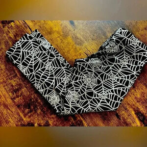 Way to Celebrate Halloween | toddler girls spider web leggings. Size: XS (4-5).​